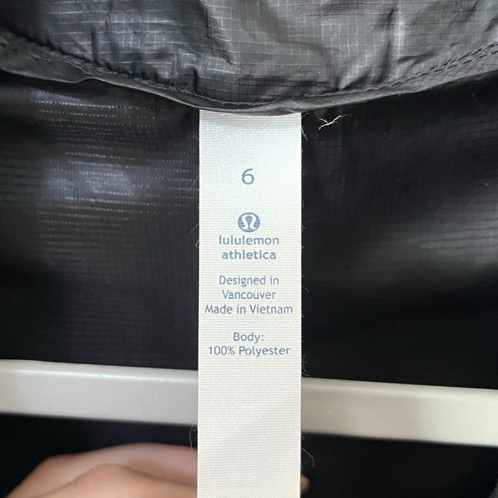 Lululemon Women's Run With It Jacket Black Size 6 Windbreaker Water Resistant - Picture 10 of 12